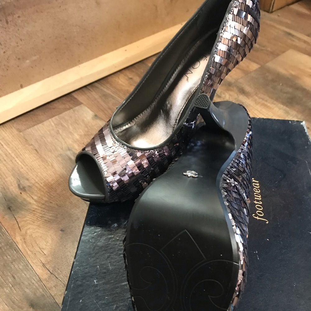 Dereon  TNT sequin peep toe pumps